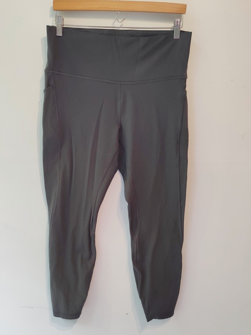 Lululemon High-Waist Grey Active Capri Leggings 14